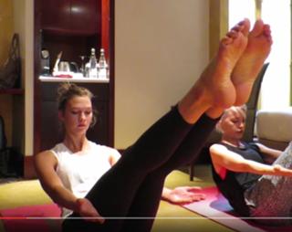 Karlie Kloss feet photo thumbnail
