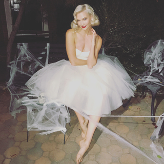 Karlie Kloss feet photo thumbnail