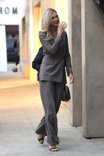 Karlie Kloss feet photo thumbnail