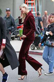 Karlie Kloss feet photo thumbnail