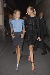 Karlie Kloss feet photo thumbnail
