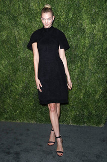 Karlie Kloss feet photo thumbnail