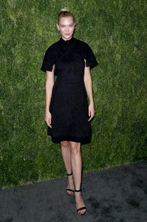Karlie Kloss feet photo thumbnail
