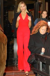 Karlie Kloss feet photo thumbnail