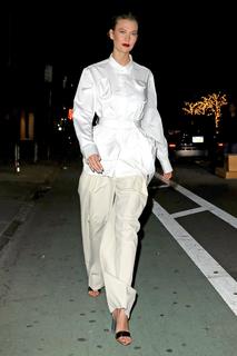 Karlie Kloss feet photo thumbnail