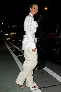 Karlie Kloss feet photo thumbnail
