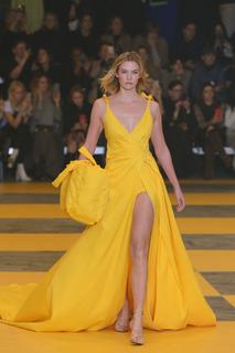 Karlie Kloss feet photo thumbnail
