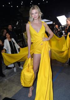 Karlie Kloss feet photo thumbnail