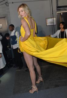 Karlie Kloss feet photo thumbnail