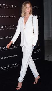 Karlie Kloss feet photo thumbnail