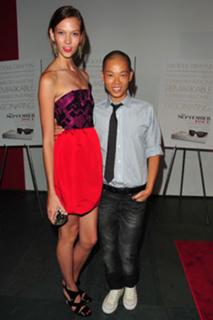 Karlie Kloss feet photo thumbnail