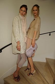 Karlie Kloss feet photo thumbnail