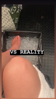 Karlie Kloss feet photo thumbnail