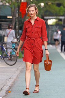 Karlie Kloss feet photo thumbnail