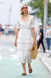 Karlie Kloss feet photo thumbnail