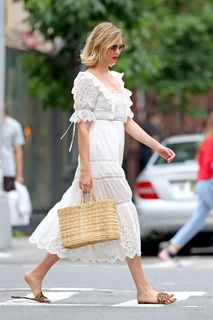 Karlie Kloss feet photo thumbnail