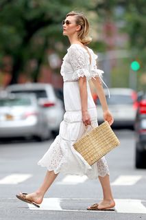 Karlie Kloss feet photo thumbnail
