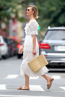 Karlie Kloss feet photo thumbnail