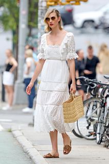 Karlie Kloss feet photo thumbnail