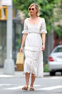 Karlie Kloss feet photo thumbnail