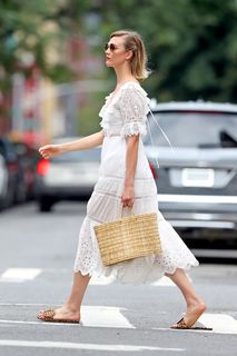 Karlie Kloss feet photo thumbnail