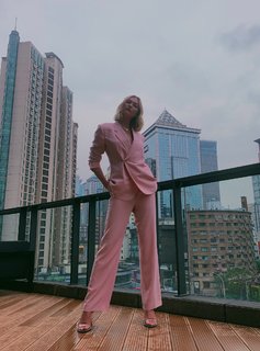 Karlie Kloss feet photo thumbnail
