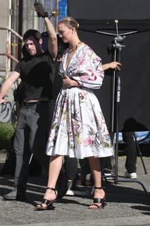 Karlie Kloss feet photo thumbnail