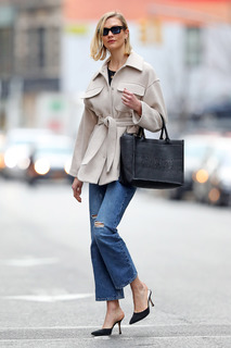 Karlie Kloss feet photo thumbnail