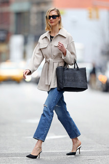 Karlie Kloss feet photo thumbnail