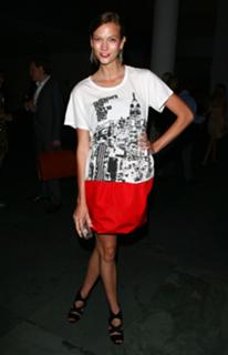 Karlie Kloss feet photo thumbnail