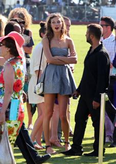 Karlie Kloss feet photo thumbnail
