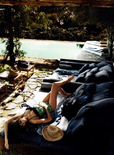 Karlie Kloss feet photo thumbnail