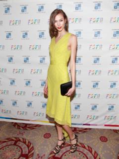 Karlie Kloss feet photo thumbnail