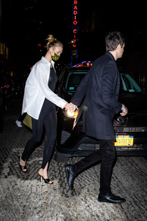Karlie Kloss feet photo thumbnail