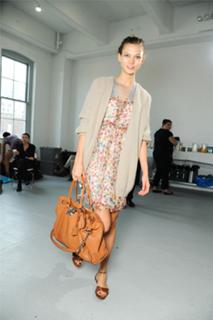 Karlie Kloss feet photo thumbnail