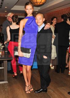 Karlie Kloss feet photo thumbnail