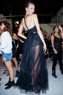 Karlie Kloss feet photo thumbnail