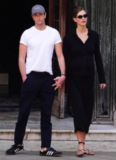 Karlie Kloss feet photo thumbnail