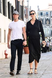 Karlie Kloss feet photo thumbnail