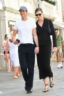 Karlie Kloss feet photo thumbnail