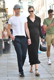 Karlie Kloss feet photo thumbnail