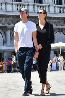 Karlie Kloss feet photo thumbnail