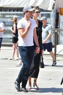 Karlie Kloss feet photo thumbnail