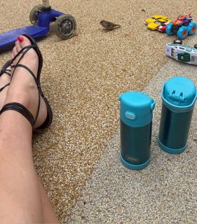 Karlie Kloss feet photo thumbnail