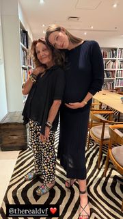 Karlie Kloss feet photo thumbnail