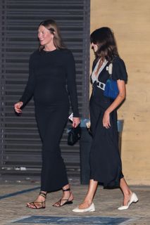 Karlie Kloss feet photo thumbnail