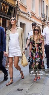 Karlie Kloss feet photo thumbnail