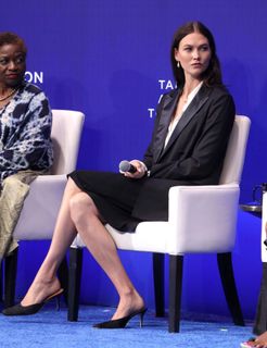 Karlie Kloss feet photo thumbnail