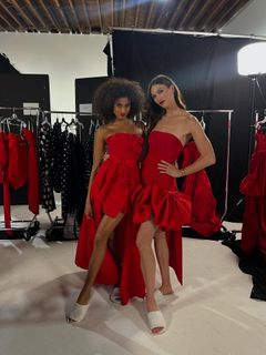 Karlie Kloss feet photo thumbnail