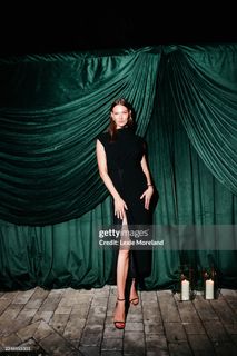 Karlie Kloss feet photo 16